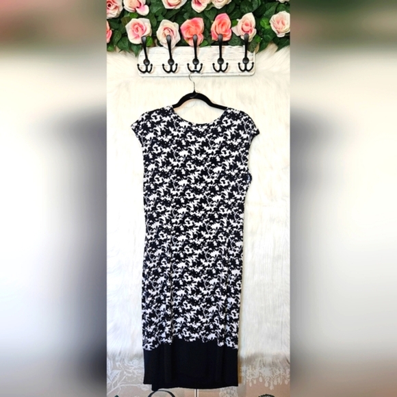 Lori M Collection Classic B&W Floral Print Ruched Midi Dress - Picture 3 of 6